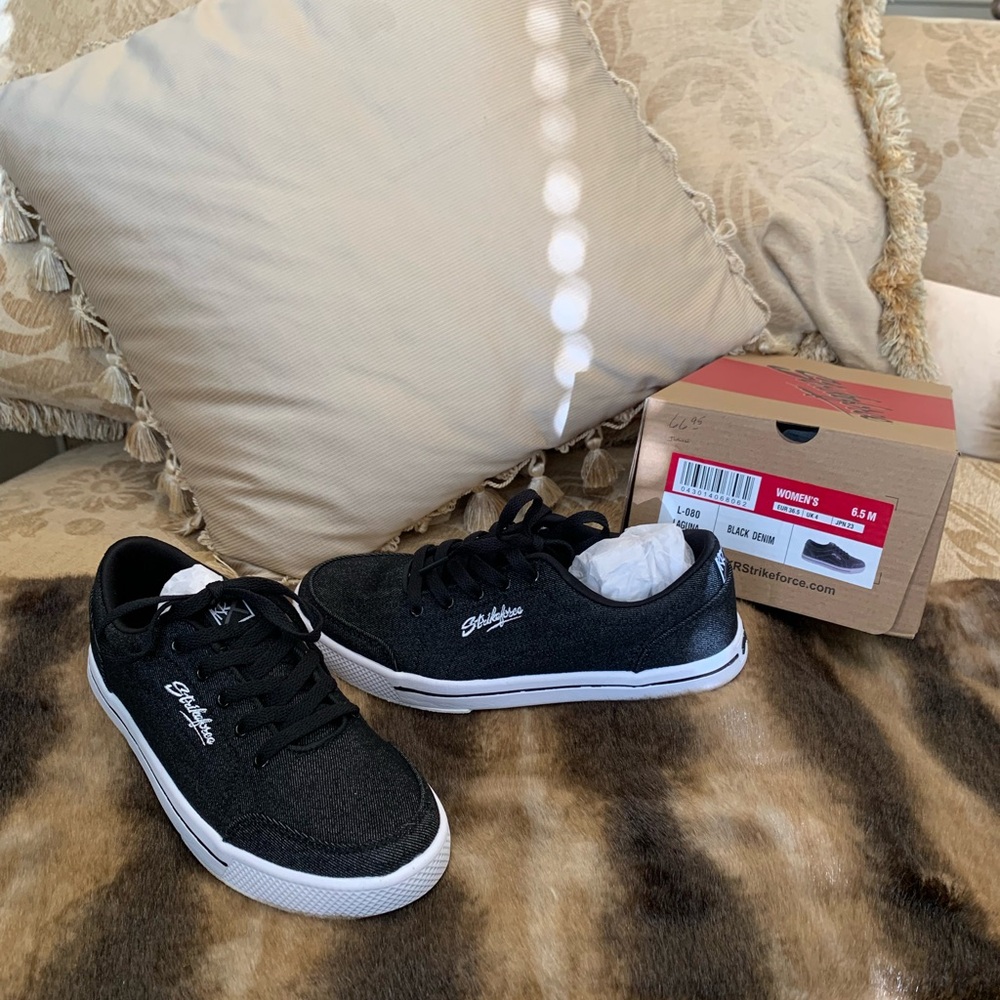 Strike force bowling shoes for women. Size 6.5, New with box, black denim color